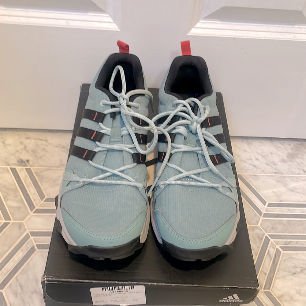 Adidas Tracerocker sneaker 9.5 EUC